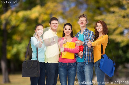 Image of group of smiling teenagers showing thumbs up