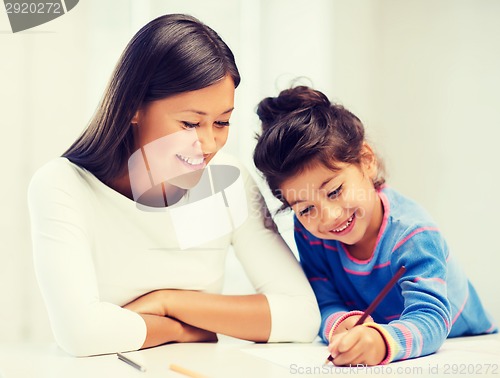 Image of mother and daughter drawing