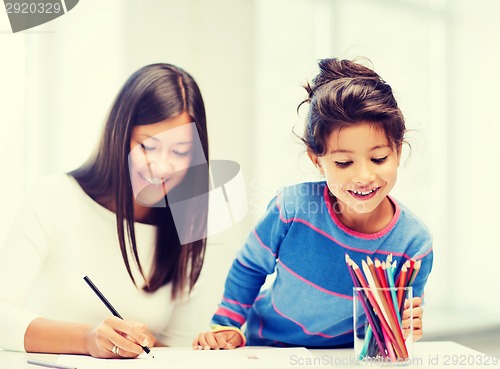 Image of mother and daughter drawing