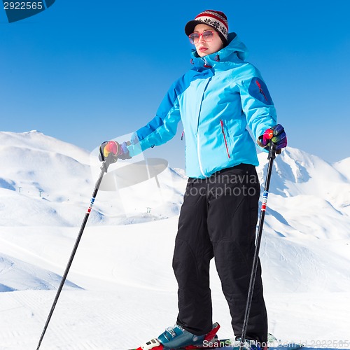 Image of Woman skier.