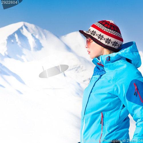 Image of Woman skier.