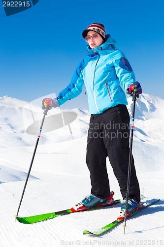 Image of Woman skier.