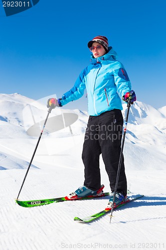 Image of Woman skier.