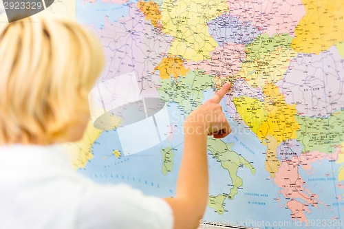 Image of Lady pointing Slovenia on the map of Europe.