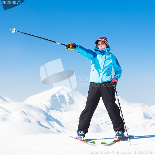 Image of Woman skier.