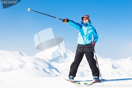 Image of Woman skier.