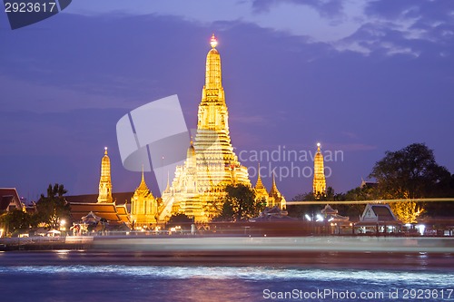 Image of Wat arun in sunset