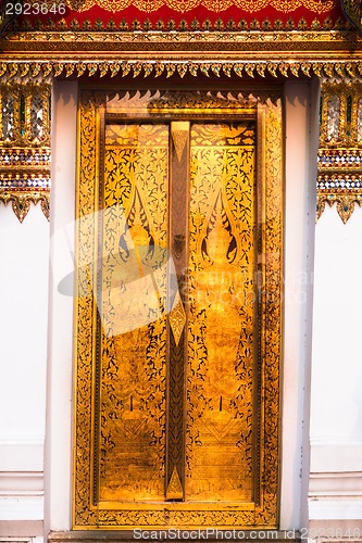 Image of Traditional Thai tample golden door.