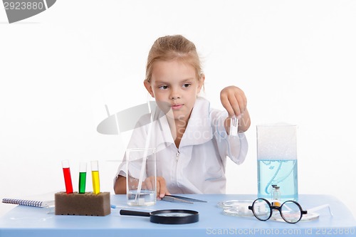 Image of Trainee holds a vial with white powder