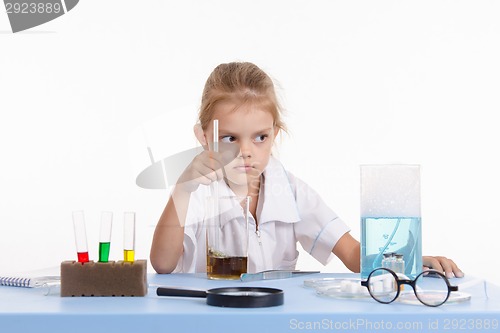 Image of Trainee puts experience in chemistry class