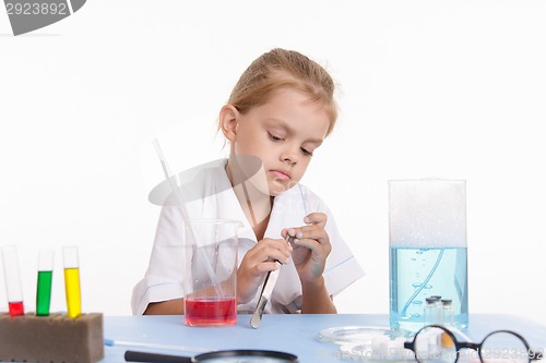 Image of Girl with a pair of tweezers in the laboratory