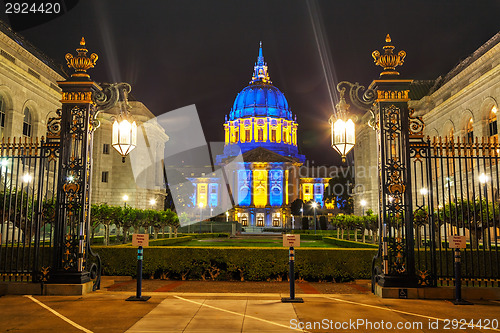 Image of San Francisco city hall at night time