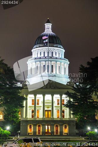 Image of California state capitol building in Sacramento