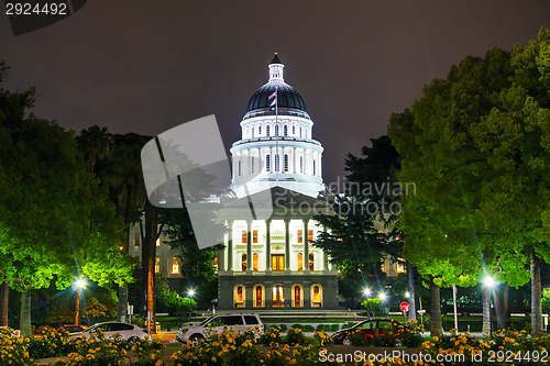 Image of California state capitol building in Sacramento