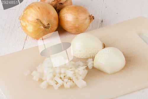 Image of Whole, peeled and diced brown onion