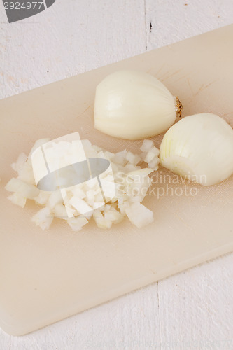 Image of Whole, peeled and diced brown onion