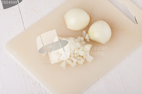 Image of Whole, peeled and diced brown onion