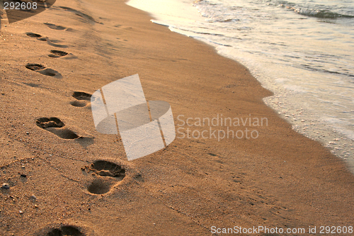 Image of footprints on the beach