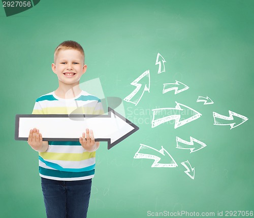 Image of smiling little boy with blank arrow pointing right