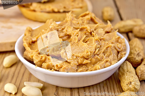 Image of Butter peanut with the bread on board