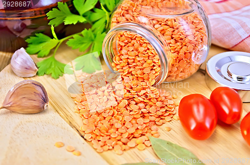 Image of Lentils red in jar with tomato on board