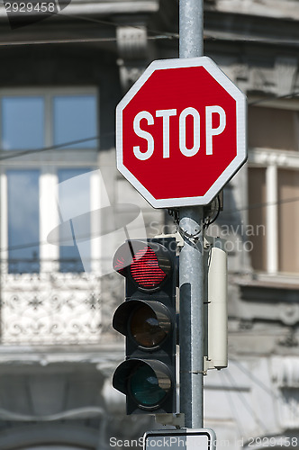 Image of Red traffic light.