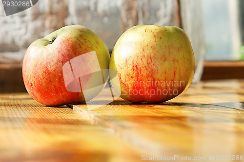 Image of Two ripe apples on the table