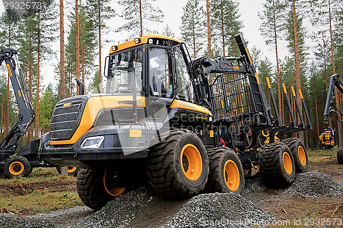 Image of Ponsse Buffalo Forwarder in a Work Demo