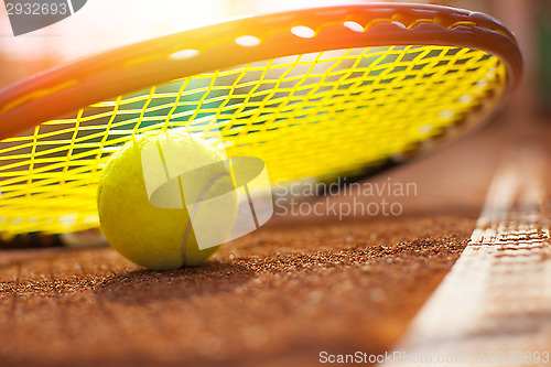 Image of tennis ball on a tennis court