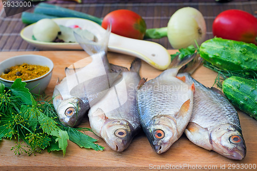 Image of Fish and components for her preparation: vegetables, spices, par