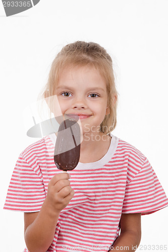 Image of Five year old girl with ice cream