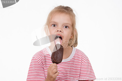 Image of Five year old girl eating an ice cream