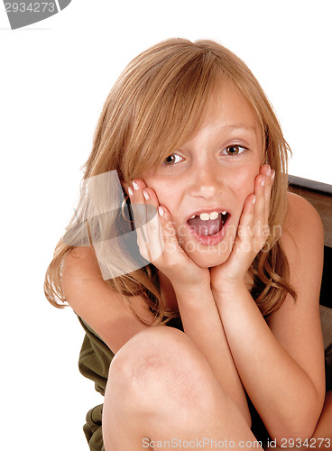 Image of Surprised young girl.