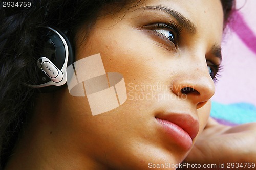 Image of face of girl listening to MP3 player