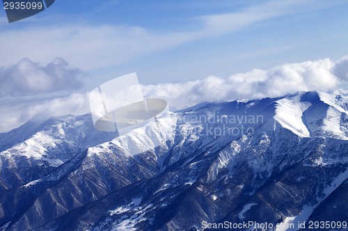 Image of Mountainside in snow