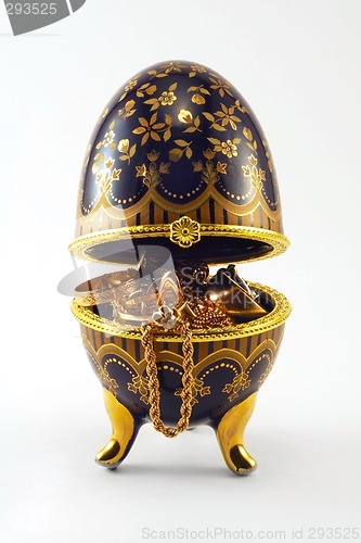 Image of Casket with jewelry