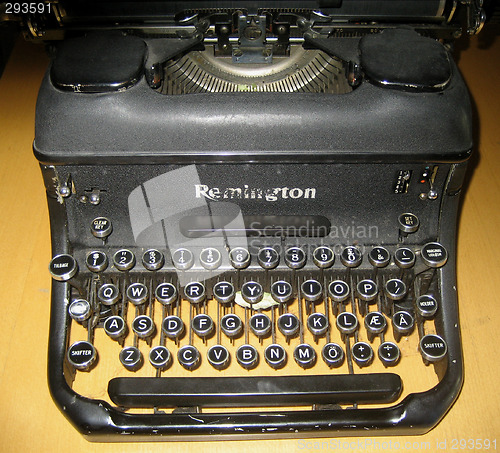 Image of Old typewriter