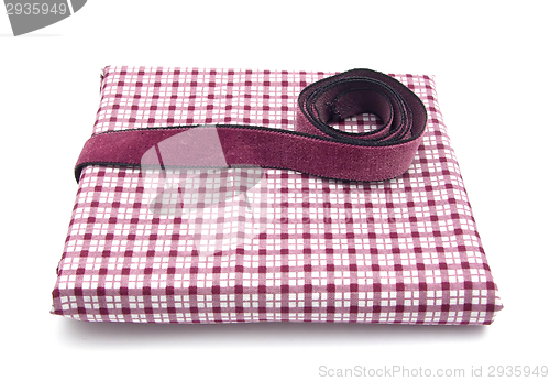 Image of Purple band on a checked cloth