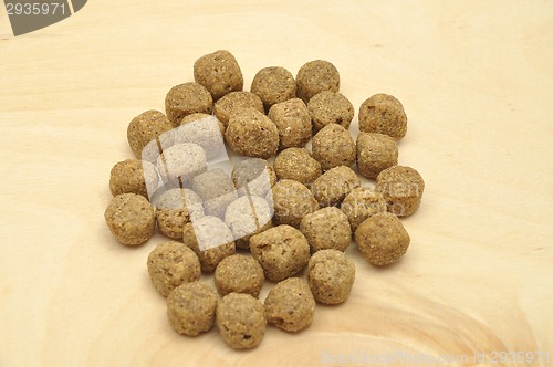 Image of Detailed but simple image of dog food