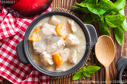 Image of Meat in sauce with vegetables