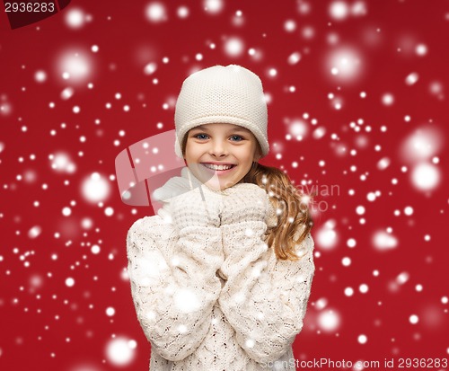 Image of smiling girl in white hat, muffler and gloves