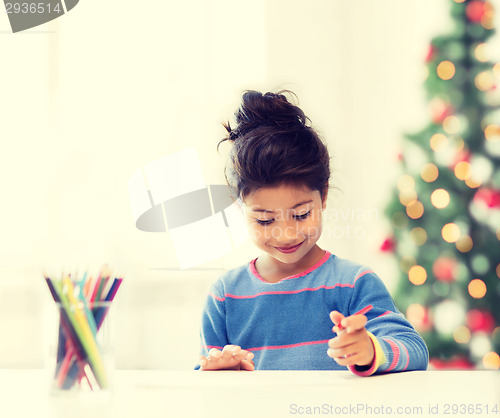 Image of little girl drawing