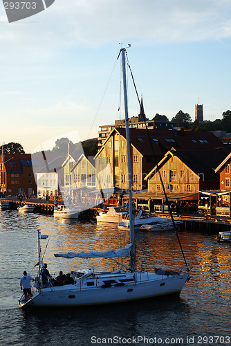 Image of A sailboat approaching Tonsberg.