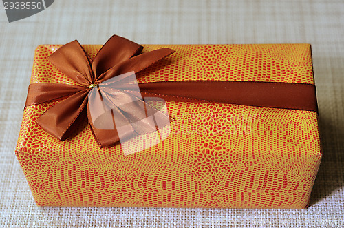 Image of beautifully decorated gift box with bow