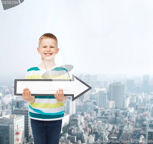 Image of smiling little boy with blank arrow pointing right