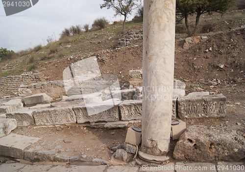 Image of Old building in pieces