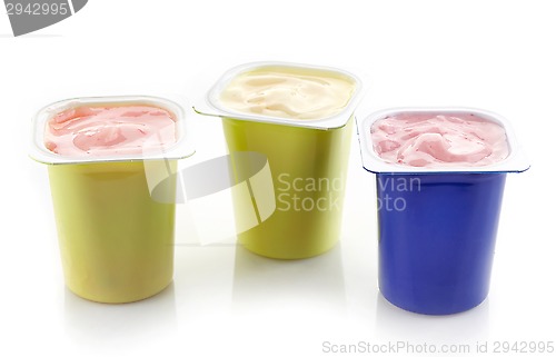 Image of various plastic yogurt pots