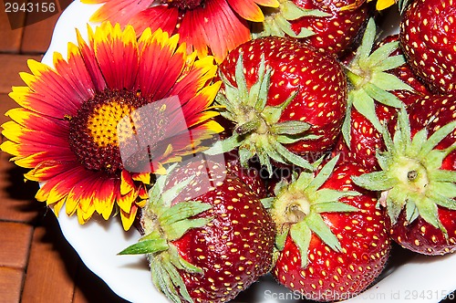 Image of Strawberry and flower