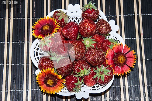 Image of Strawberry and flower.