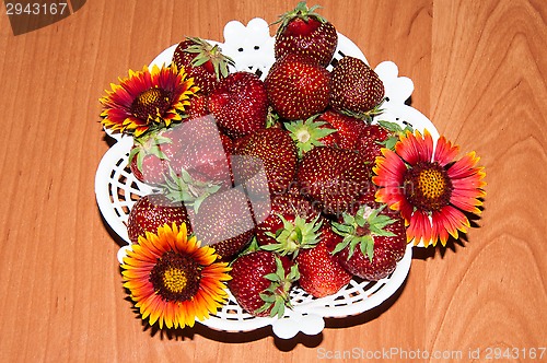 Image of Strawberry and flower.